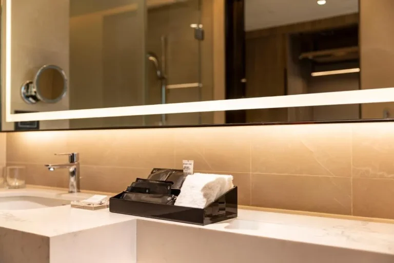 Badezimmerausstattung im Carlton Hotel Bangkok Sukhumvit