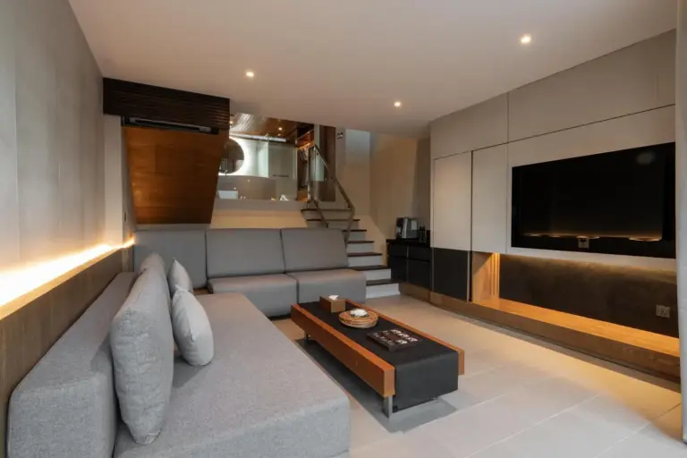Espace salon dans une suite à Casa De La Flora avec décoration contemporaine