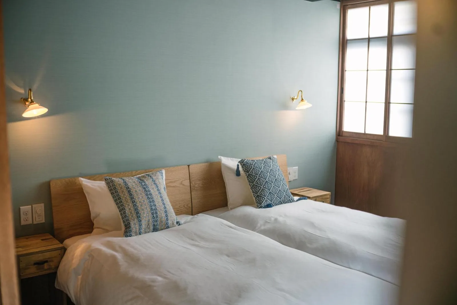 Dormitorio con dos camas en Casa OGUMO en Kyoto