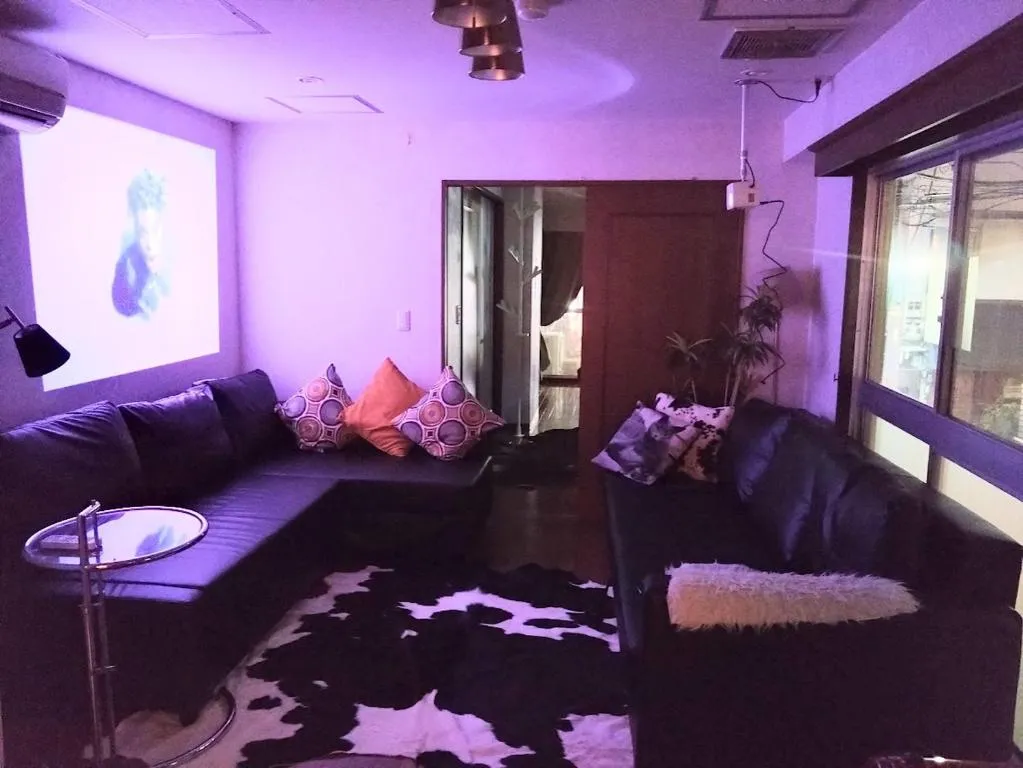 Casa Tokyo - Arakicho lounge area