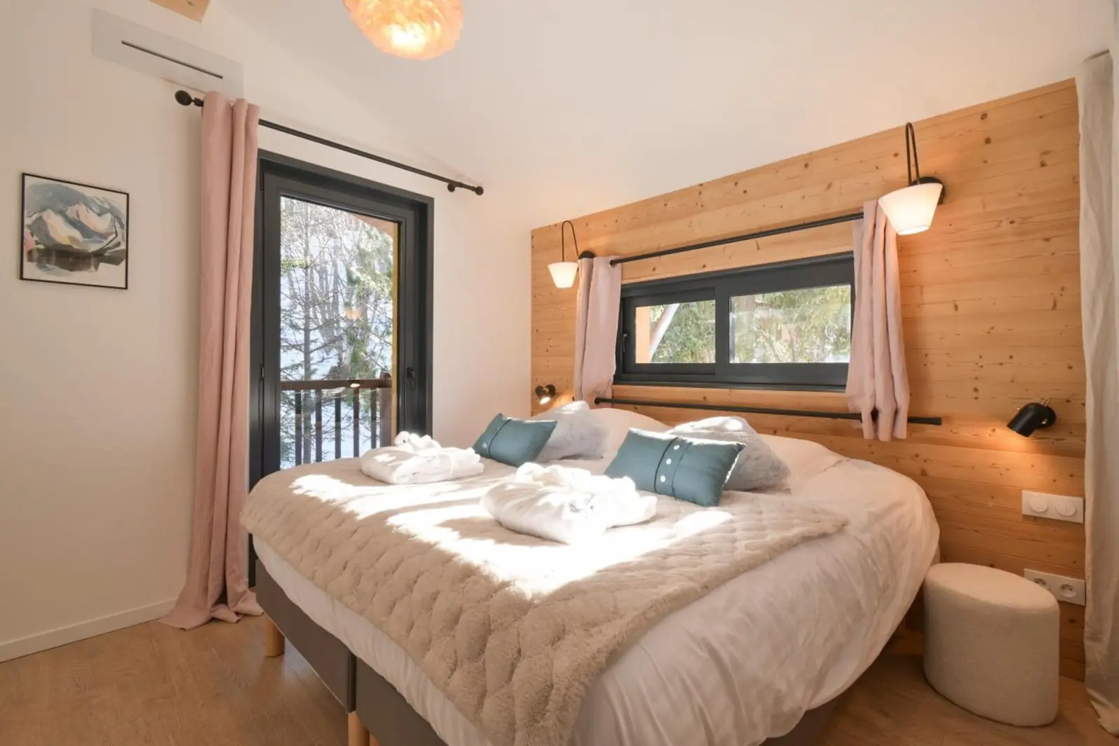 Chalet avec Piscine La Plagne acogedor dormitorio con cama grande