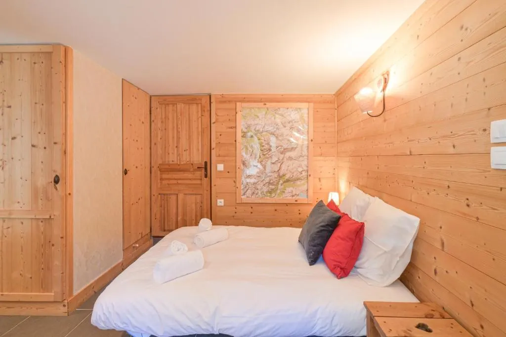 Komfortables Schlafzimmer im Chalet Reves des Cimes in Courchevel