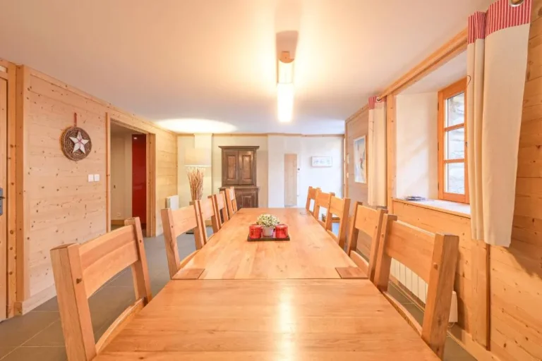 Essbereich im Chalet Reves des Cimes in Courchevel