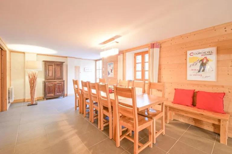 Eleganter Essbereich im Chalet Reves des Cimes in Courchevel