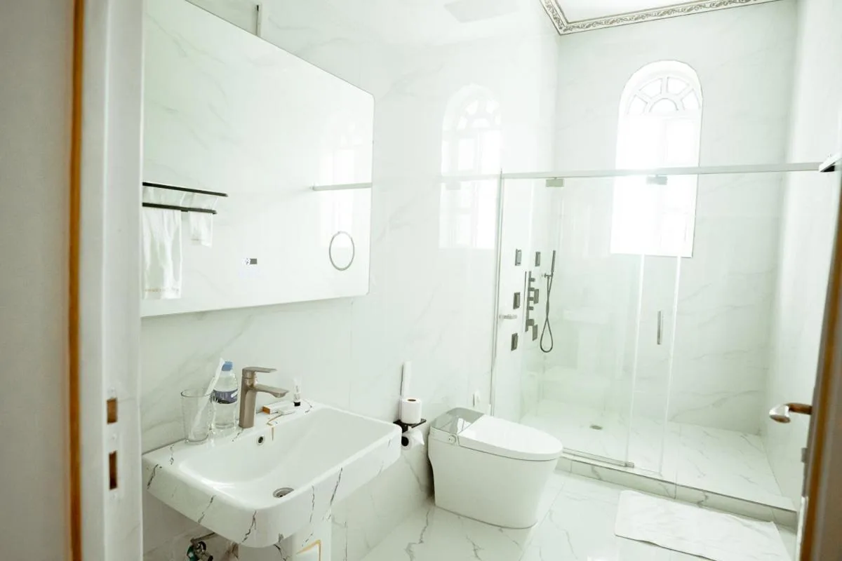 Stilvolles Badezimmer im Chateau Le Marara