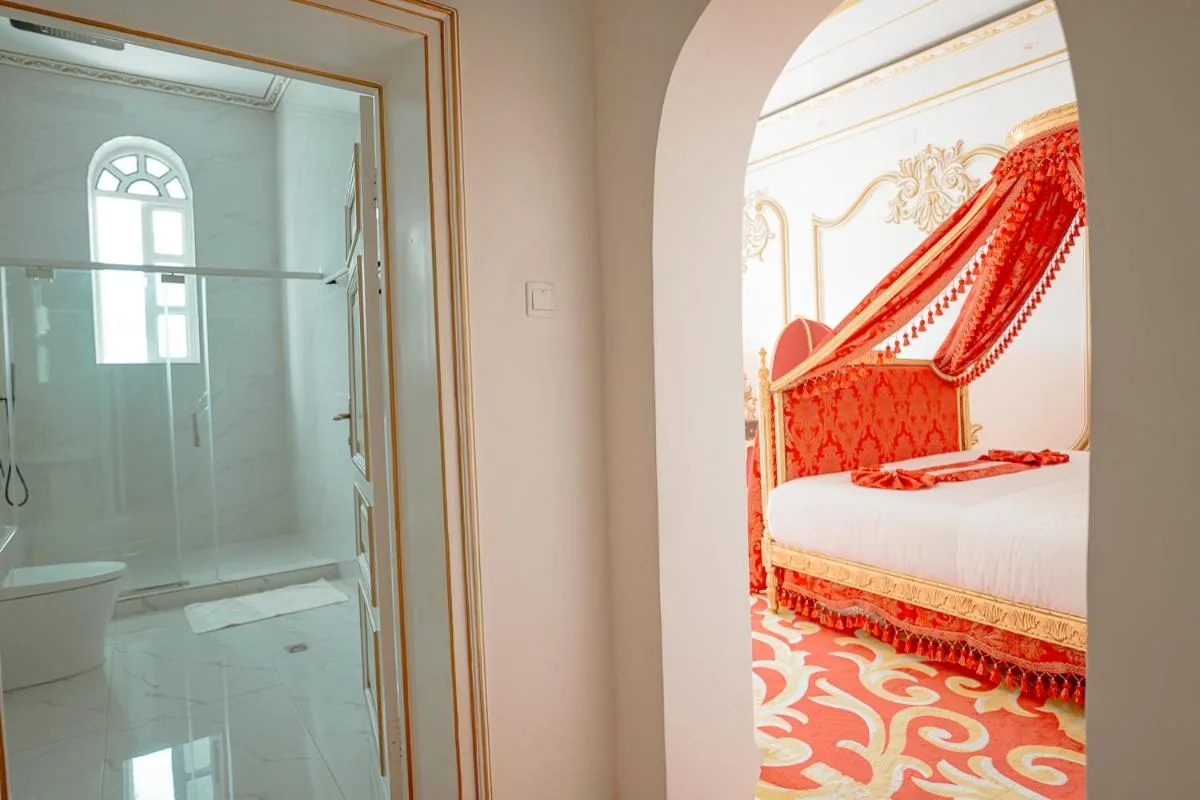 Badezimmer neben der Royal Suite im Chateau Le Marara