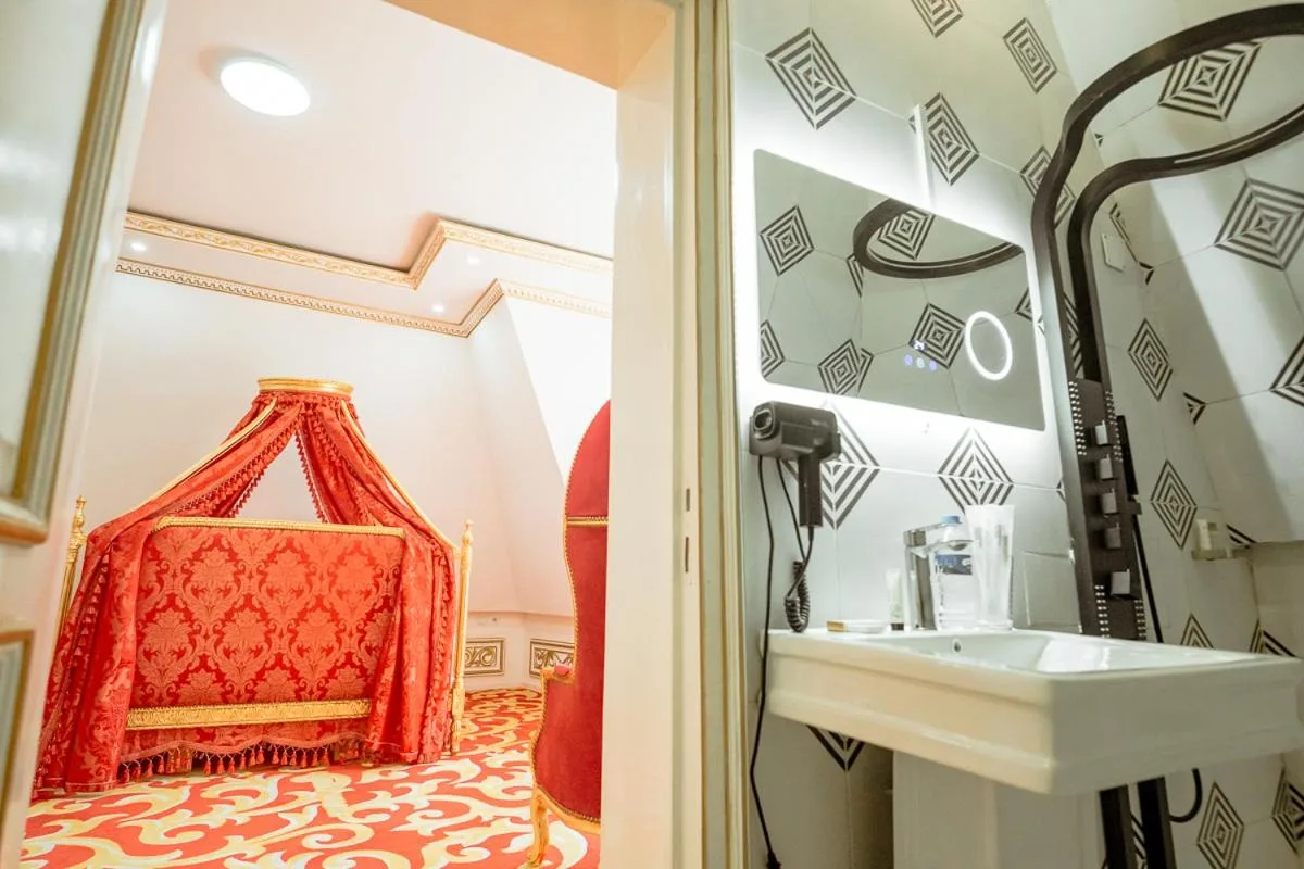Waschraumansicht in einer Suite im Chateau Le Marara