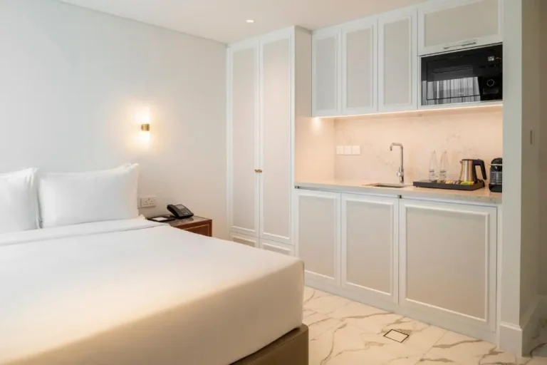 Cheval Maison - Expo City Dubai studio room with kitchenette