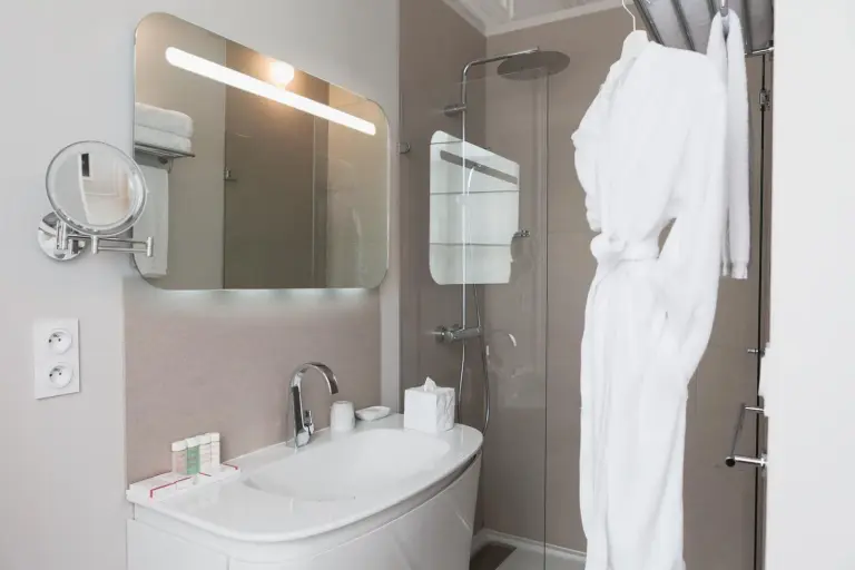 Cozy bathroom in Clarance Hotel Lille