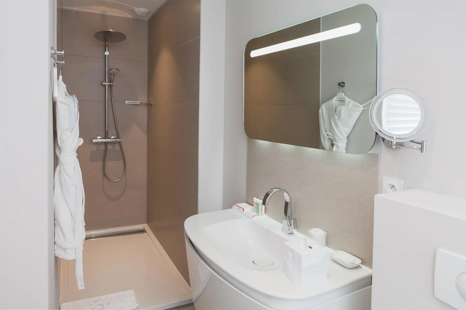 Luxury bathroom in Clarance Hotel Lille