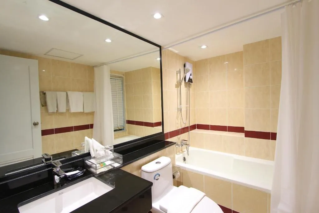 Coco Beach Hotel Jomtien Pattaya bathroom design