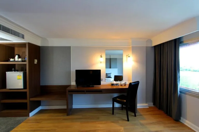 Coco Beach Hotel Jomtien Pattaya TV area