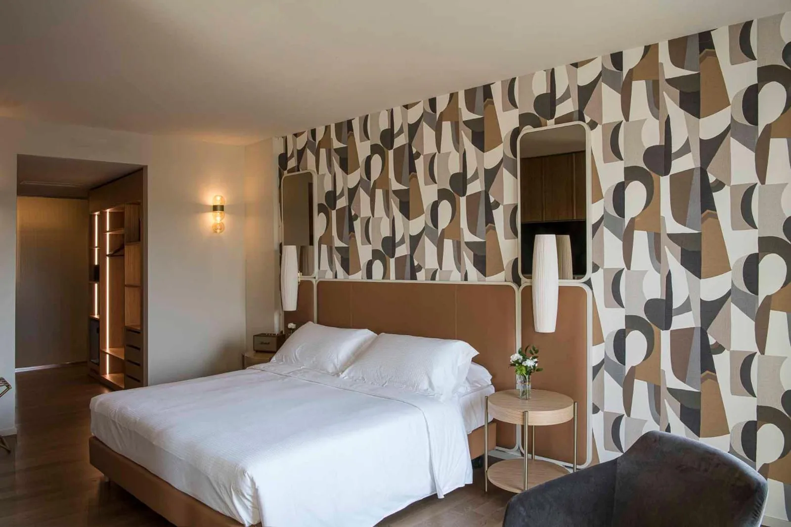 Elegante habitación de huéspedes en Columbus Urban Resort en Florencia