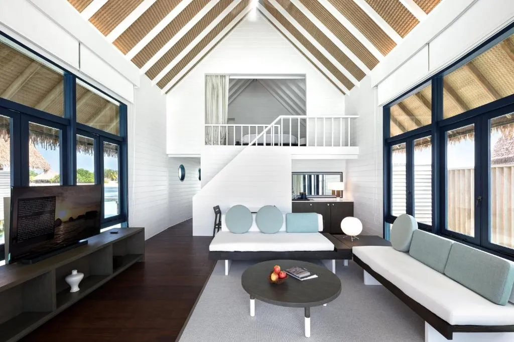 Eleganter Wohnraum mit Aussicht in der COMO Cocoa Island