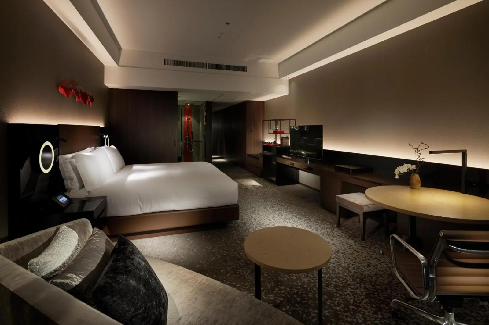 Elegant bedroom in Conrad Osaka