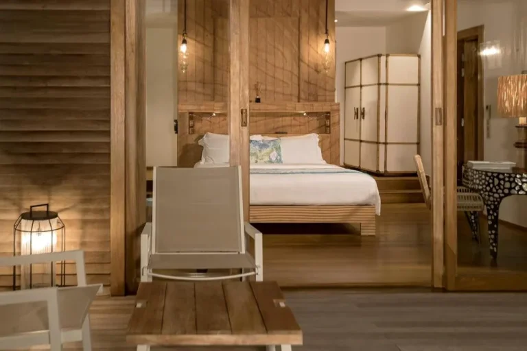 Villa-Zugang in einem Zimmer im Constance Moofushi Maldives.