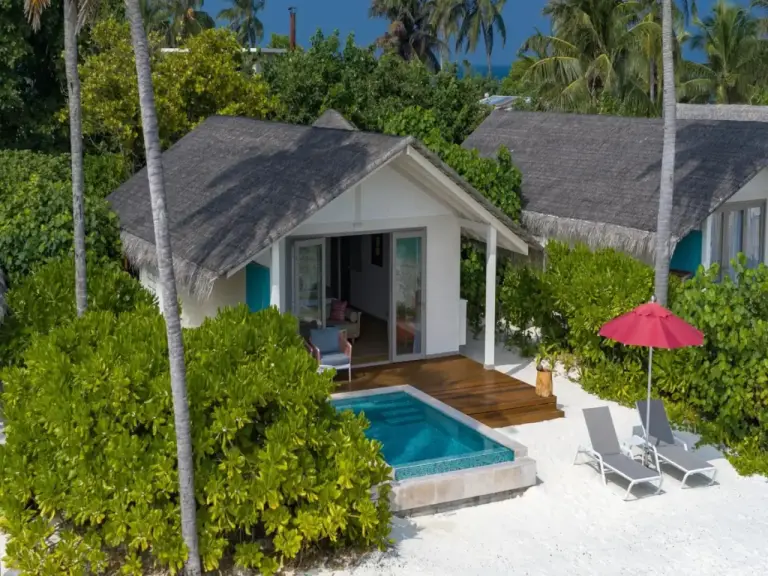 Vista exterior de una villa en Cora Cora Maldives - Resort Premium Todo Incluido.