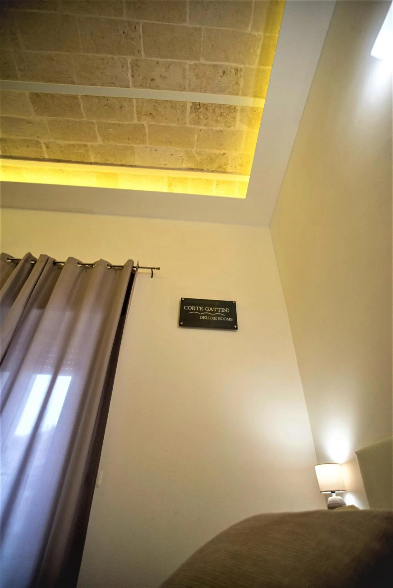 Corte Gattini Rooms à Matera - Panneau de chambre et plafond élégant