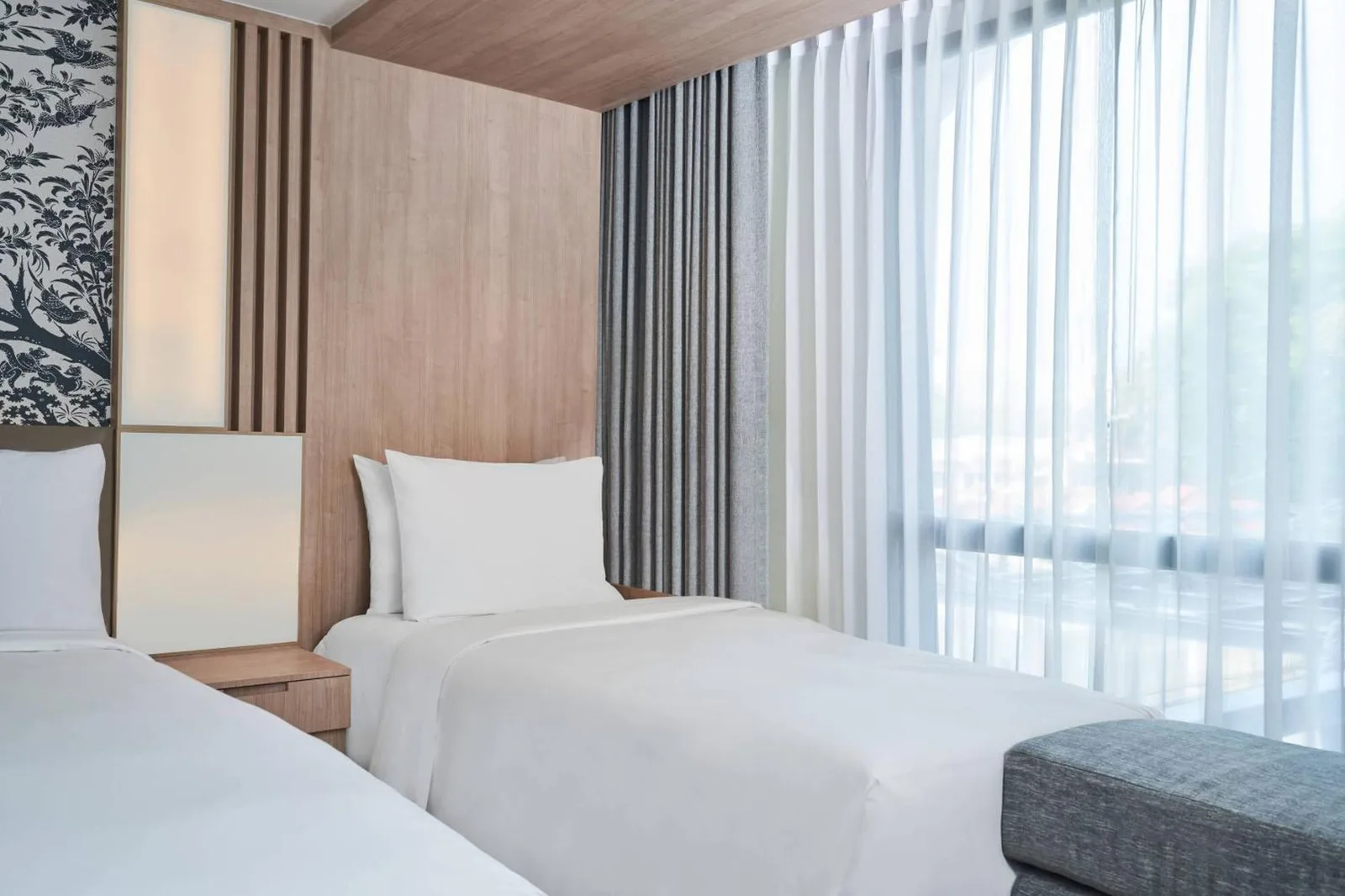 Distribución de habitación doble con dos camas en Courtyard by Marriott North Pattaya