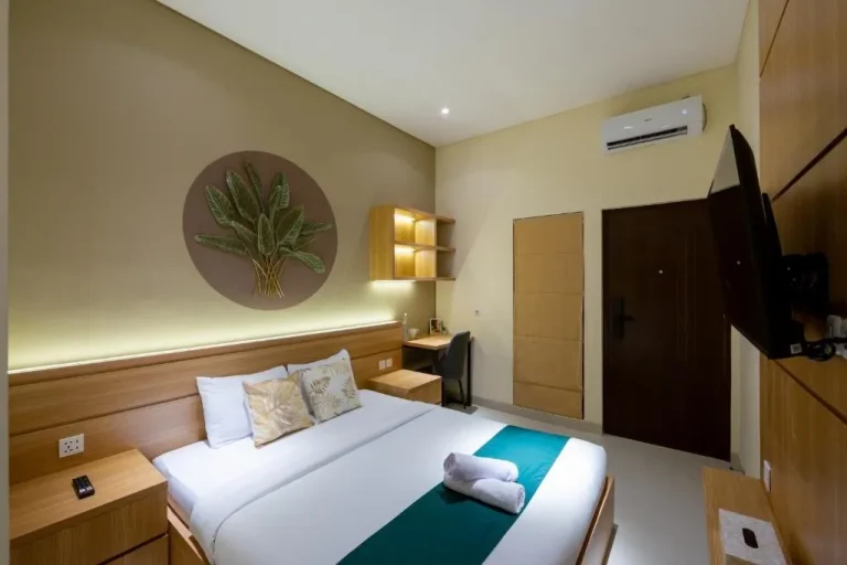Cove Tripuri House Bali habitación cómoda con decoración elegante