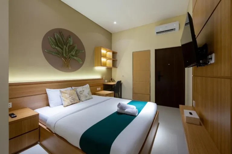 Cove Tripuri House Bali habitación elegante con comodidades