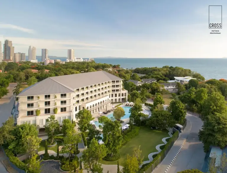 Außenansicht des Hotels Cross Pattaya Pratamnak