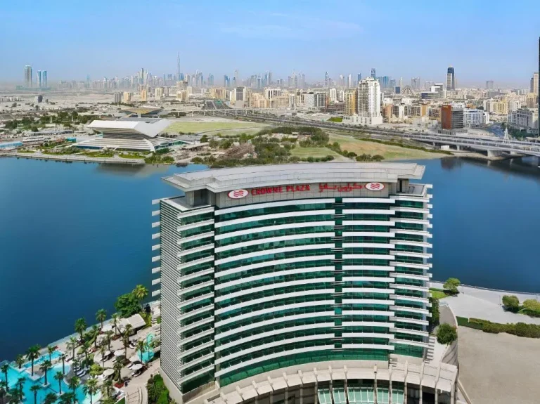 vue extérieure du Crowne Plaza Dubai Festival City