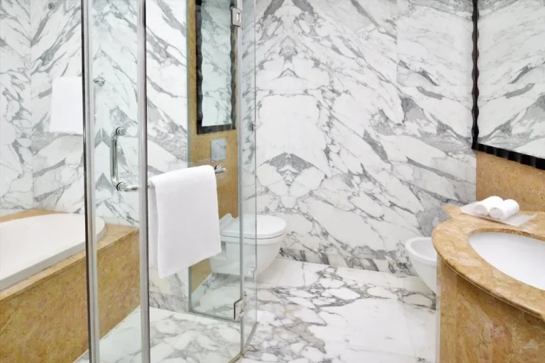Stylish bathroom with shower at Crowne Plaza Dubai Jumeirah