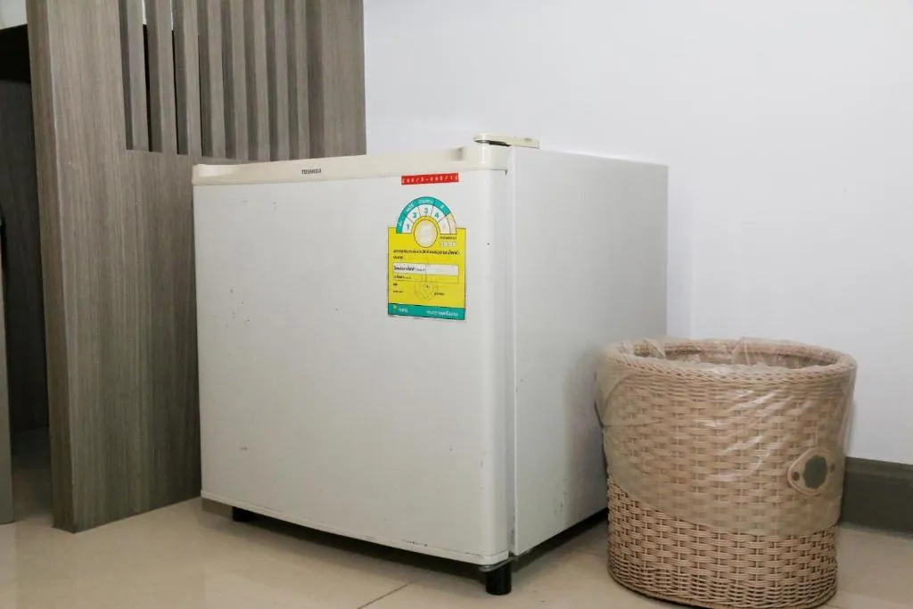 Mini-Kühlschrank im Zimmer im Crystal Palace Luxury Hotel Pattaya