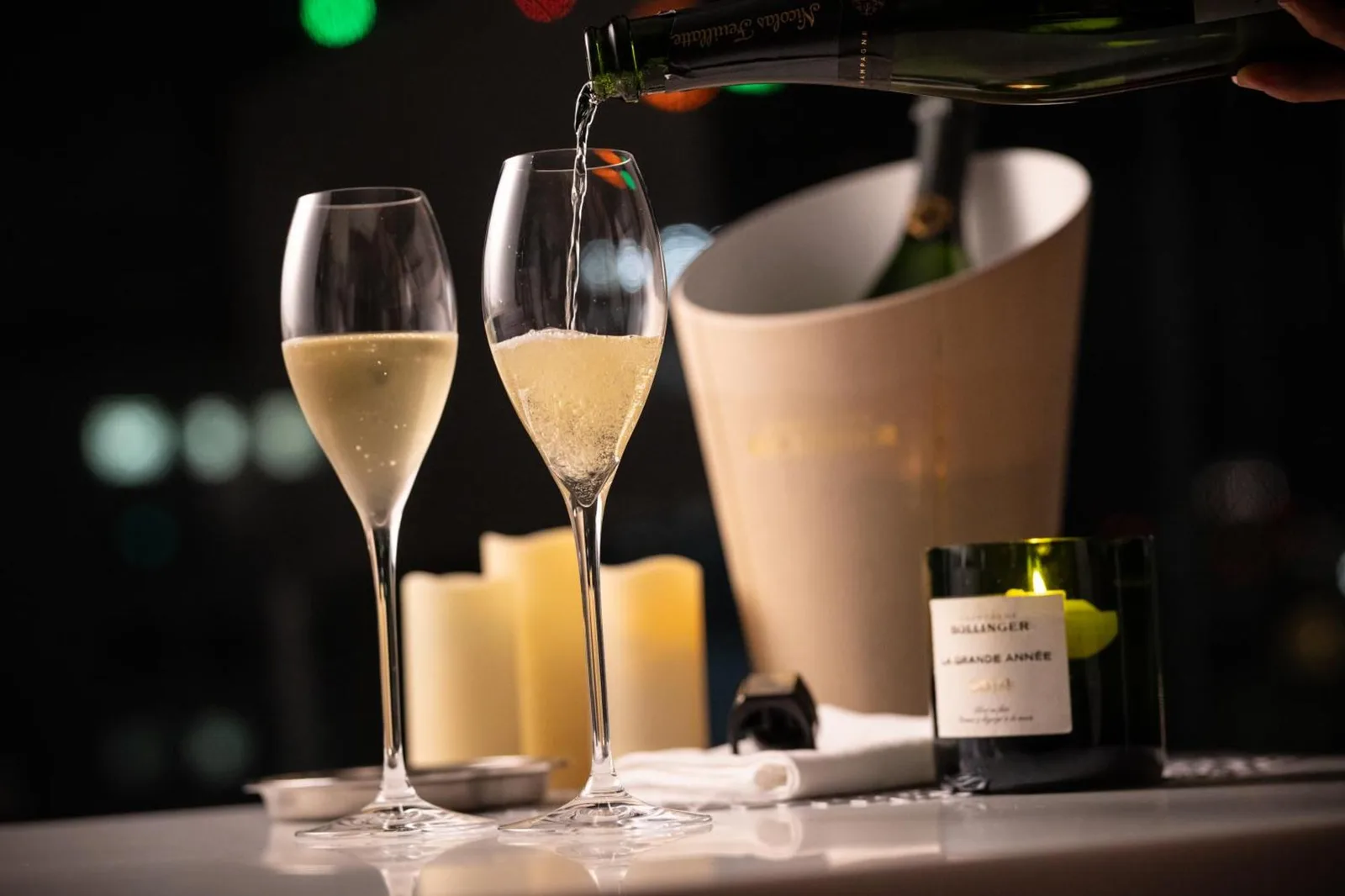 Champagne et verres au CUVEE J2 HOTEL OSAKA