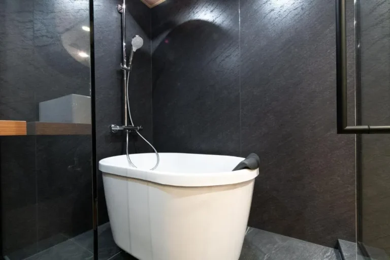 Baño Elegante en D-WASEDA, Tokio
