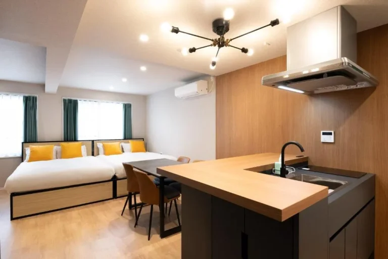Área de Cocina Moderna en D-WASEDA, Tokio