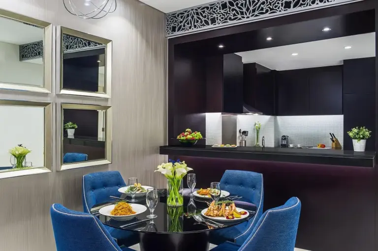 Espace repas à DAMAC Maison Distinction à Dubaï