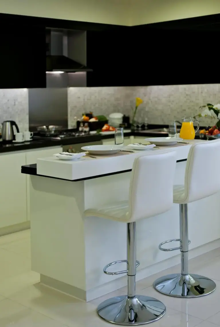 DAMAC Maison Mall Street kitchen bar area