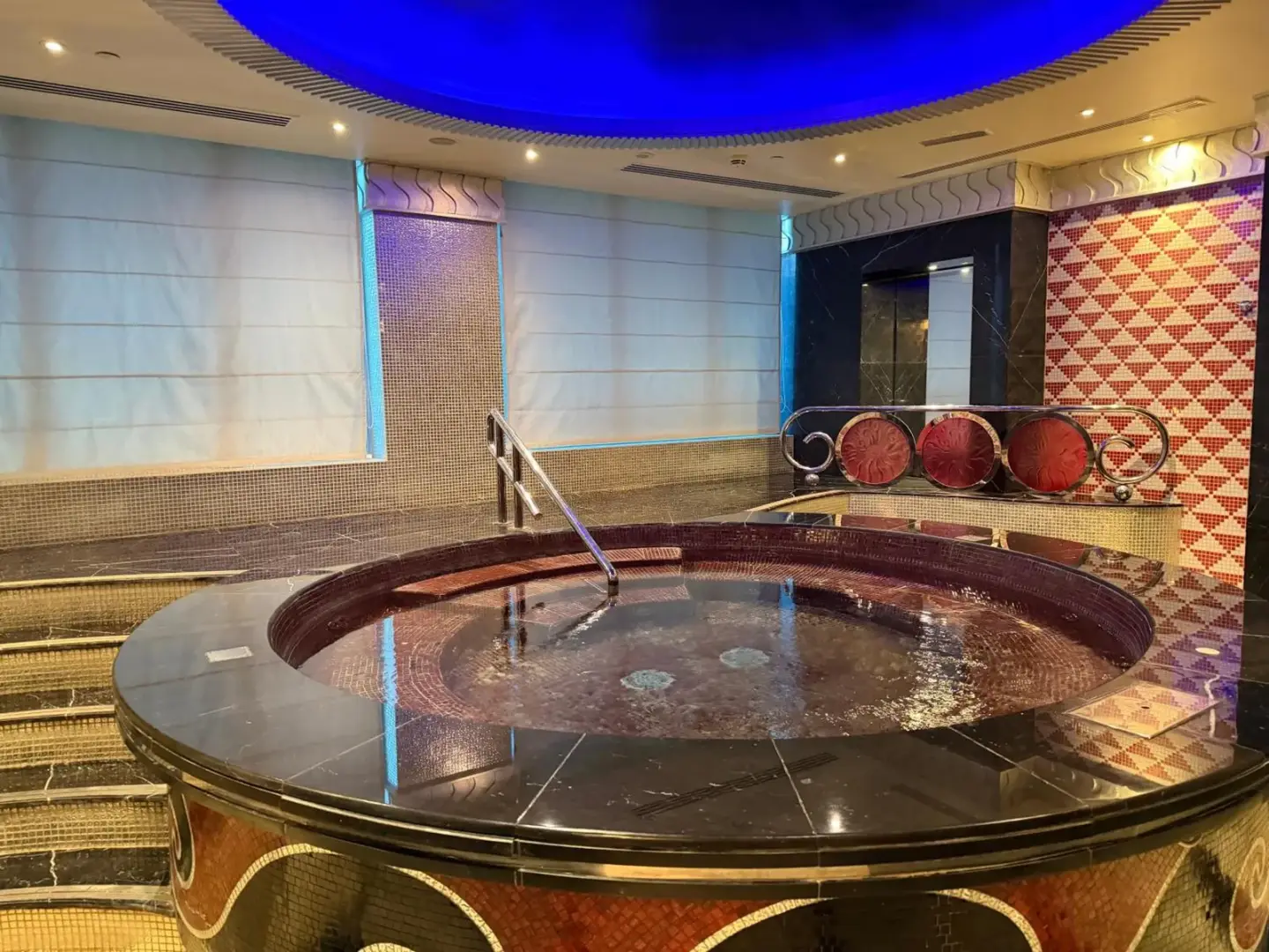 Jacuzzi area at Damac Mall Street hotel, Dubai