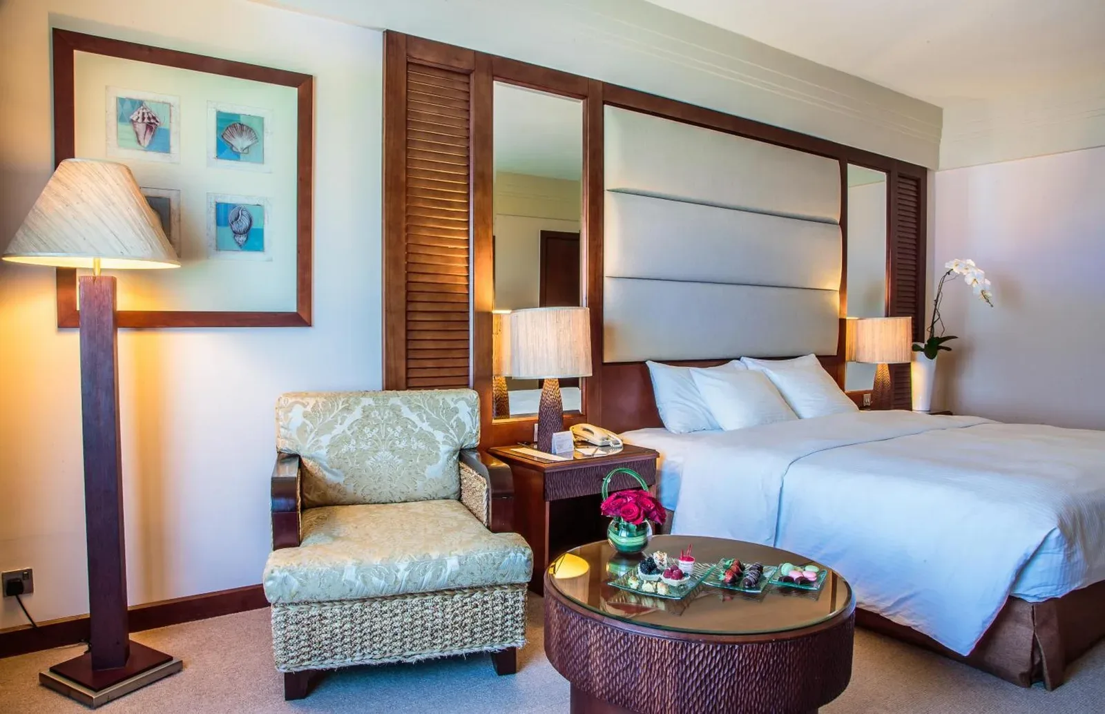 Coin cosy avec décoration au Danat Jebel Dhanna Resort