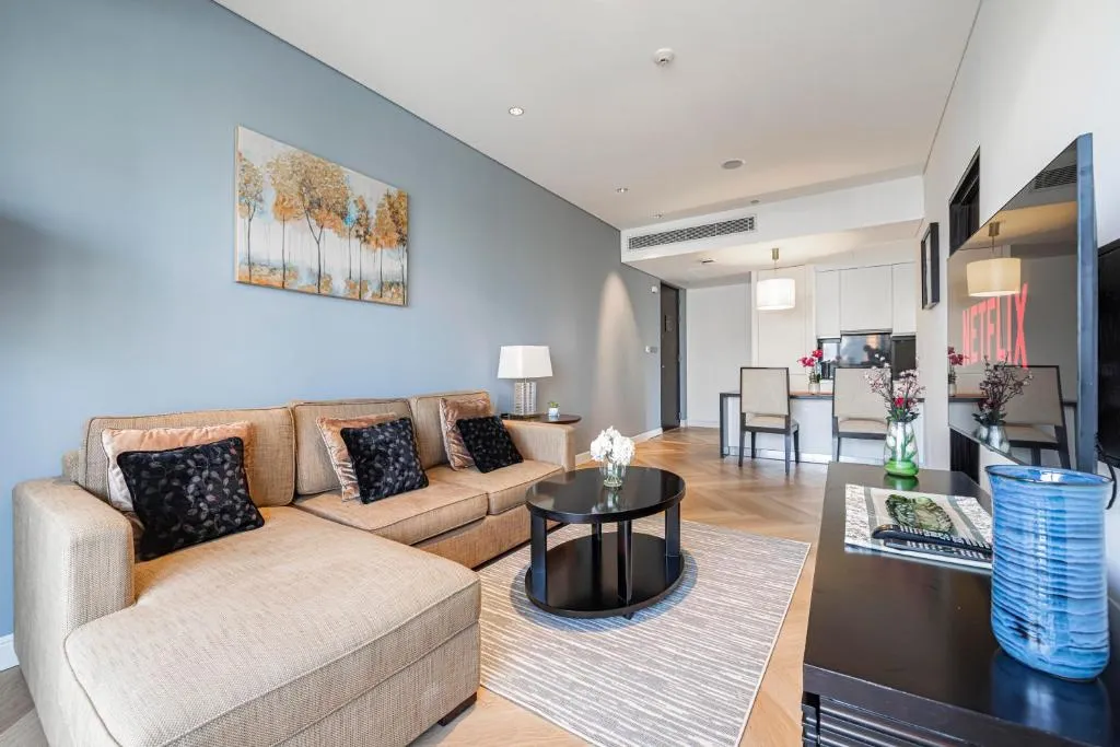 Espace de vie confortable dans la suite Daniels 1BR au JW Marriott, Dubaï