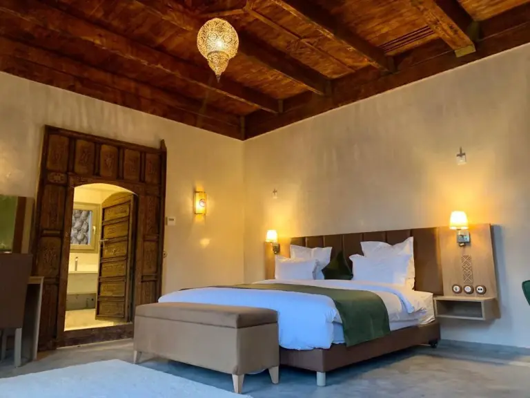 Lujosa habitación de huéspedes en el hotel Dar Hnini