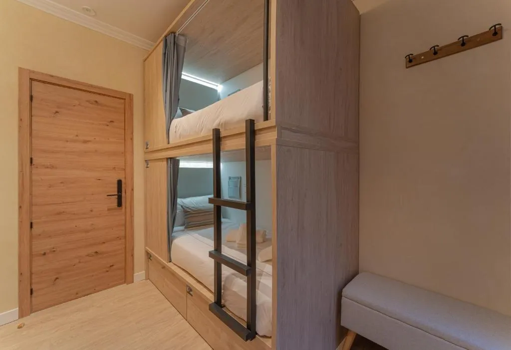 Bunk bed setup in Das Carretas hotel, Madrid