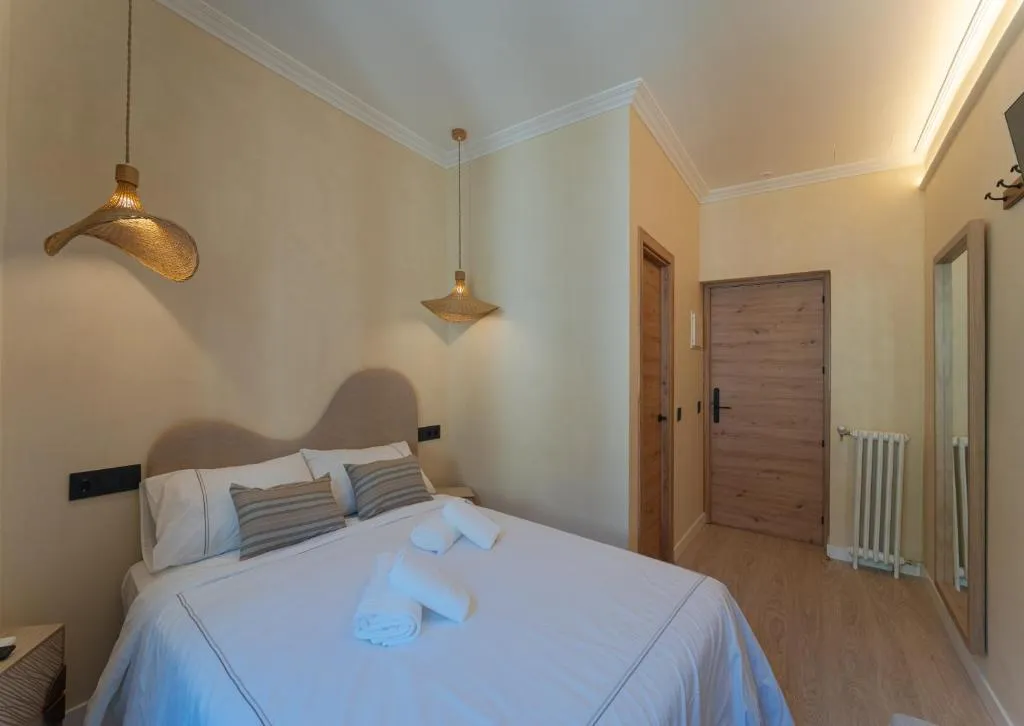 Bright bedroom in Das Carretas hotel, Madrid