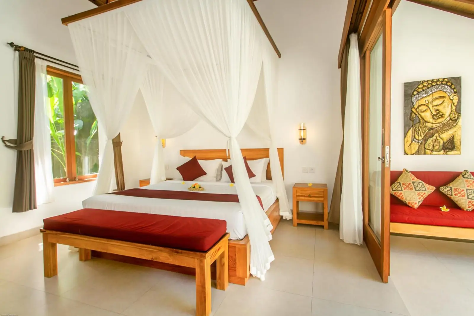 Interior de habitación cómoda en de Metra Villa Ubud by GenuineHost