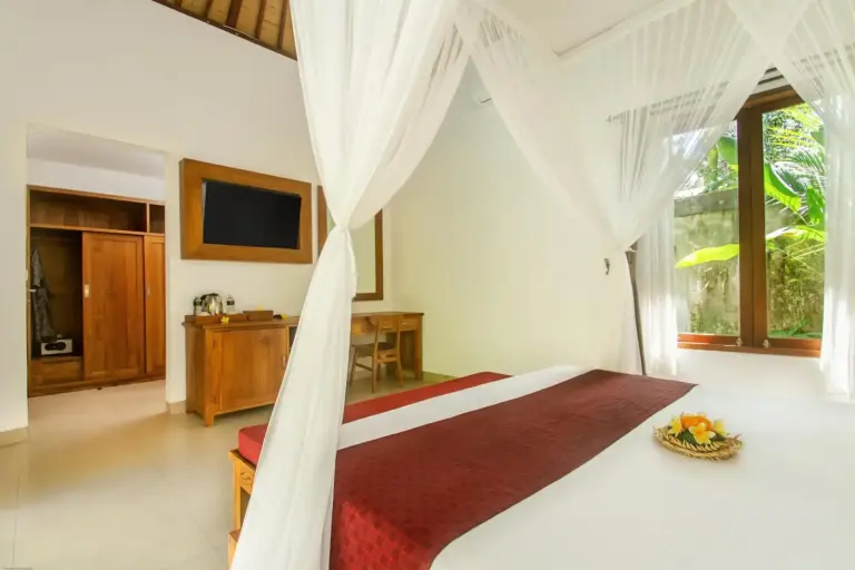 Área de comedor en la habitación en de Metra Villa Ubud by GenuineHost
