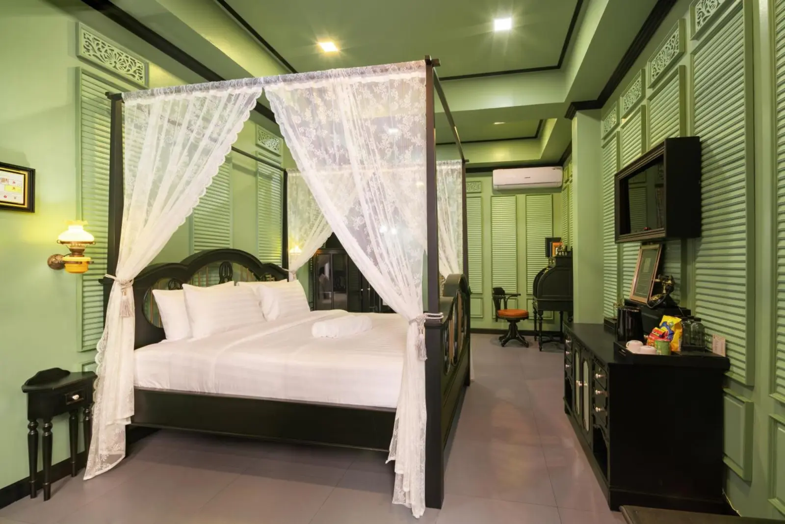 Blick auf das Zimmer der Green Suite im DE Phanakron Boutique Hotel, Bangkok