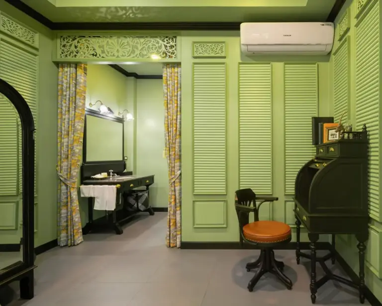 Schminkbereich in der grünen Suite im DE Phanakron Boutique Hotel, Bangkok