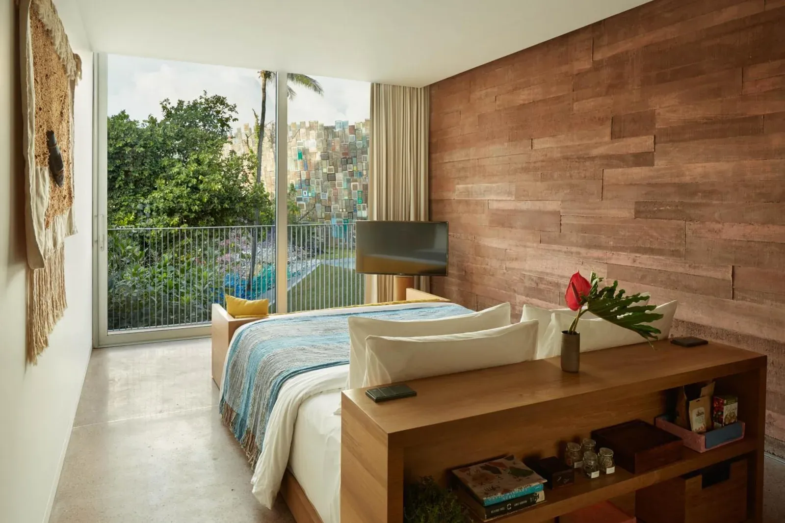Vista acogedora del dormitorio de Desa Potato Head Bali