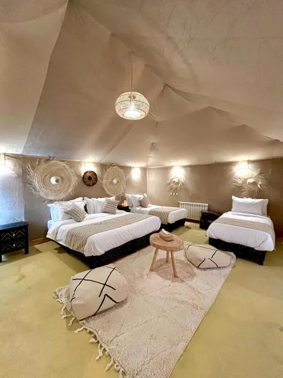 Acogedora habitación triple en Desert Stars View Camp, Merzouga