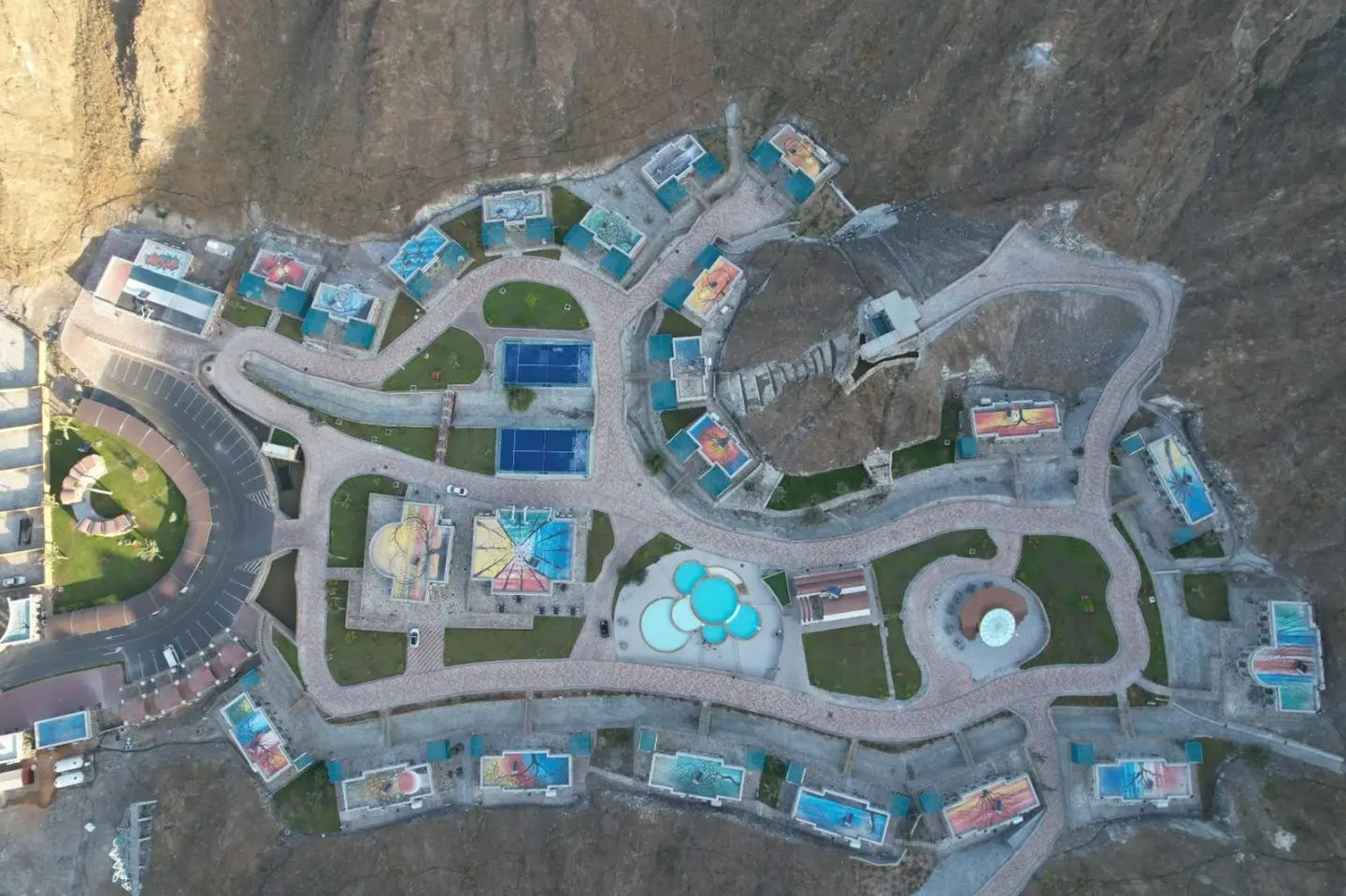Luftaufnahme des Dibba Mountain Park Resort in Fujairah