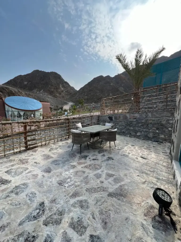 Außenterrasse im Dibba Mountain Park Resort