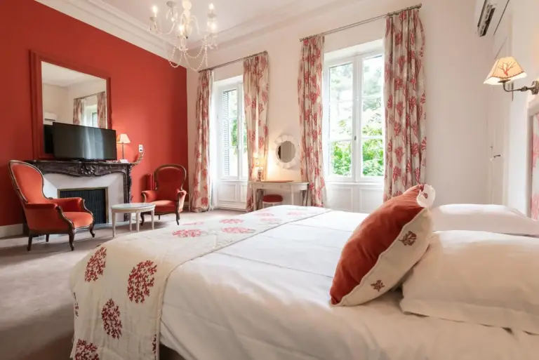 Domaine d'Auriac - Relais & Châteaux habitación elegante con decoración vintage