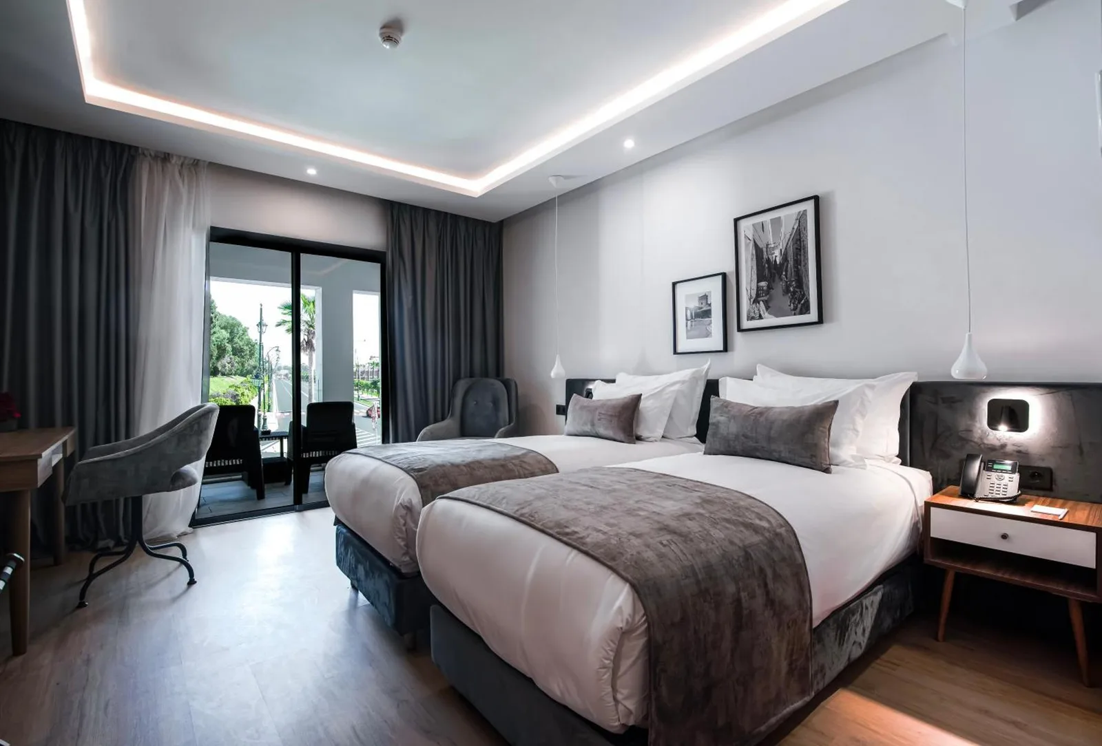 Dominium Palace double room with decor